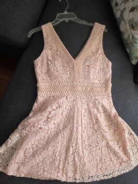 Lace V-Neck Sleeveless Dress in Blush Pink, Francesca's MEDIUM